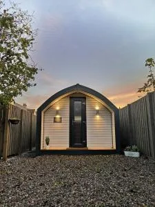 Foxy's Den Dornoch - Embo