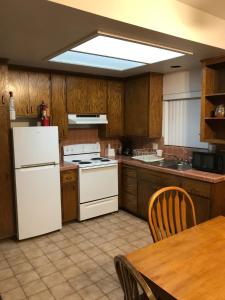King Suite - Non-Smoking room in Americas Best Value Inn and Suites -Yucca Valley