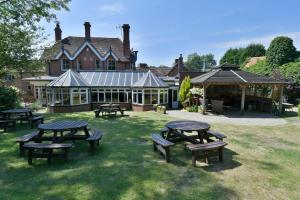 Penzion The Inn On The Green Ockley Velká Británie