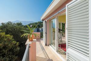 Charming Mokalo Seaside House next to Beach