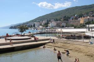 Apartment Zdenka 100 m From The Beach