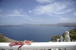 Family Apartment with Caldera View