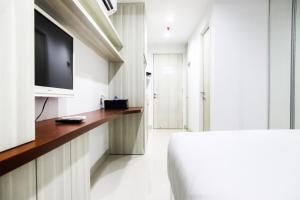 Nice View Studio at Azalea Suites Apartment By Travelio