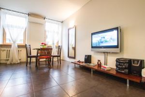 SPACIOUS 3 ROOM CENTRAL APARTMENT 56d