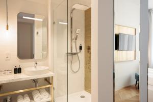Smart Atrium Double room in Hotel Schani Salon