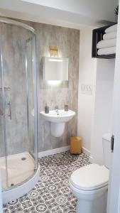 Airanloch, Loch Ness, Adult Only