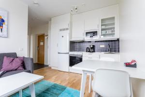 Queen Studio room in ApartDirect Linköping Arena