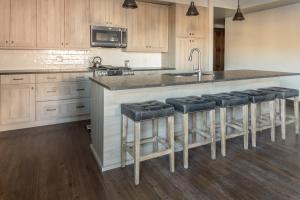 Mountain Lake Condo - Unit 401B