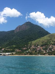 Casa Colonial Térrea no Saco da Capela em Ilhabela