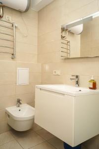 Kyiv apartment on Chornovola 27