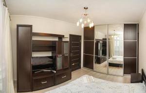 Kyiv apartment on Chornovola 27