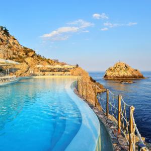 4 hvězdičkový hotel UNAHOTELS Capotaormina Taormina Itálie