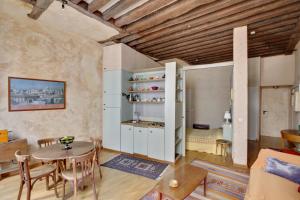 Marais-Rue des Rosiers ID 24