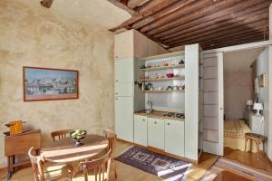 Saint Paul, rue des Rosiers - ID 24