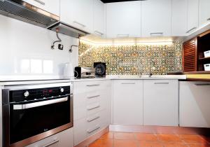 Sunset Balcony in Estoril - Checkinhome