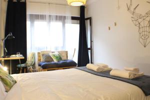 Deluxe Double Room with Balcony room in República 20 Guesthouse