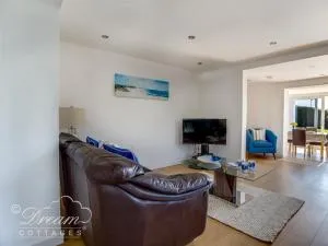 Tides Corner - Overcombe