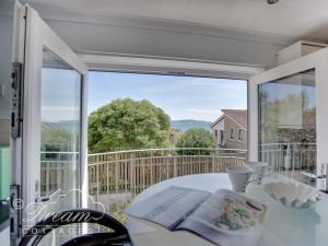 Bowleaze View
