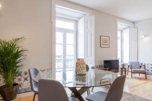 Alfama St George Castle District Fabulous 3 Bedrooms 2 Bathrooms AC Balcony 1st floor Apartment 19th Century Building