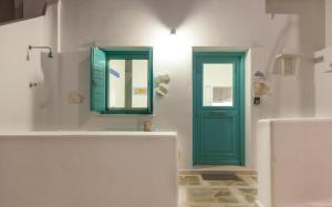 PEBBLES 1BD house with Sea View in the heart of Naousa Paros Greece