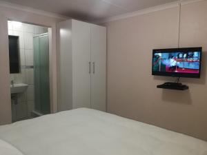 Emangunini Guest house