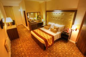 The Queensburry City Hotel