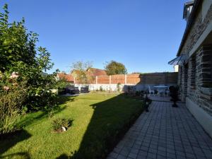 Maisons de vacances Modern Holiday Home in La Barre-de-Semilly : photos des chambres