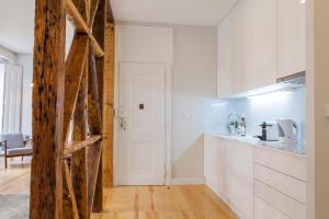 Alfama St George Castle District Fabulous 3 Bedrooms 2 Bathrooms AC Balcony 1st floor Apartment 19th Century Building