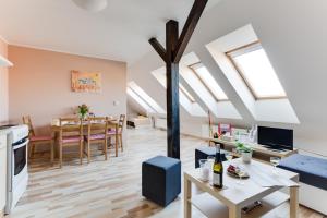 Janes Attic Apartment