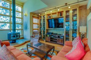 Two Bedroom House room in Cabin Creek Townhome