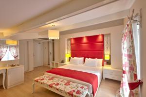 Deluxe Triple Room room in Baga Hotel