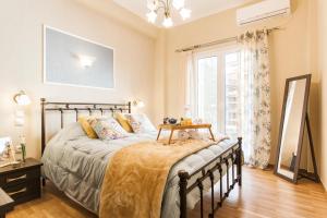 Modern Antique Private rooms with shared bathroom near to Acropolis Museum and metro station - Hotel 3 stelle a Atene