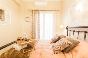 Modern Antique Private rooms with shared bathroom near to Acropolis Museum and metro station