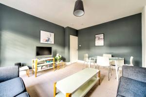 JOIVY Bright 1 bed flat, close to Princess Street