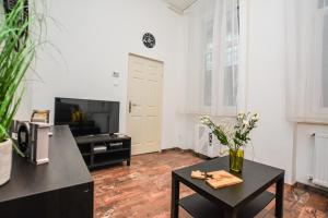 Timeless Apartment with FREE Private PARKING