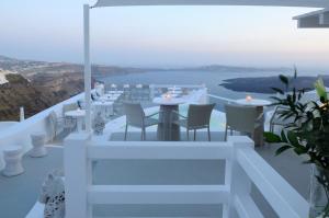 Aqua Mare Luxury Suites Santorini Greece