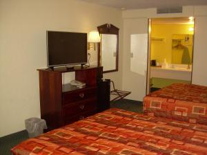 83 motel