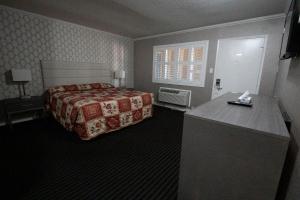 Alpha Inn and Suites - image 2