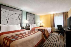 Queen Room with Two Queen Beds - Non-Smoking room in Super 8 by Wyndham Des Moines