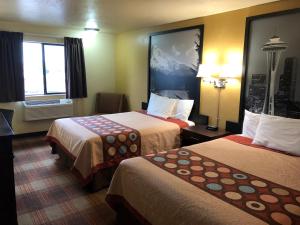 Queen Room with Two Queen Beds - Non-Smoking room in Super 8 by Wyndham Kennewick