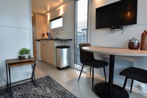 Cozy floating boatlodge "Maastricht".