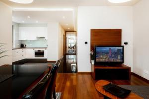 Warsaw Promenada Family Apartment by Renters