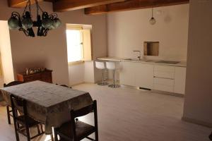 Villa Costanzi: Comfy Apartment Below The Cucco