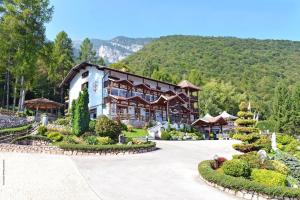 HOTEL RISTORANTE SCOIATTOLO