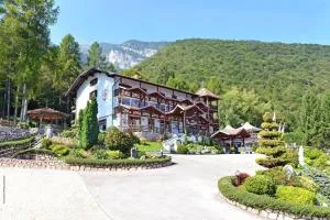 HOTEL RISTORANTE SCOIATTOLO - Predaia