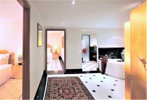 Luxury 2 Bedroom Ambassador Suite