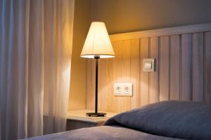 Hotels The Originals City, Hotel Cartier, Quillan (Inter-Hotel) : Chambre Quadruple