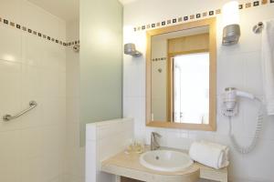 Hotels Hotel Vacances Bleues Villa Caroline : photos des chambres