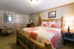 Family Suite room in Silver Fork Lodge & Restaurant