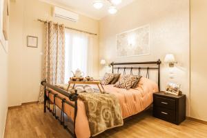 Modern Antique Private rooms with shared bathroom near to Acropolis Museum and metro station